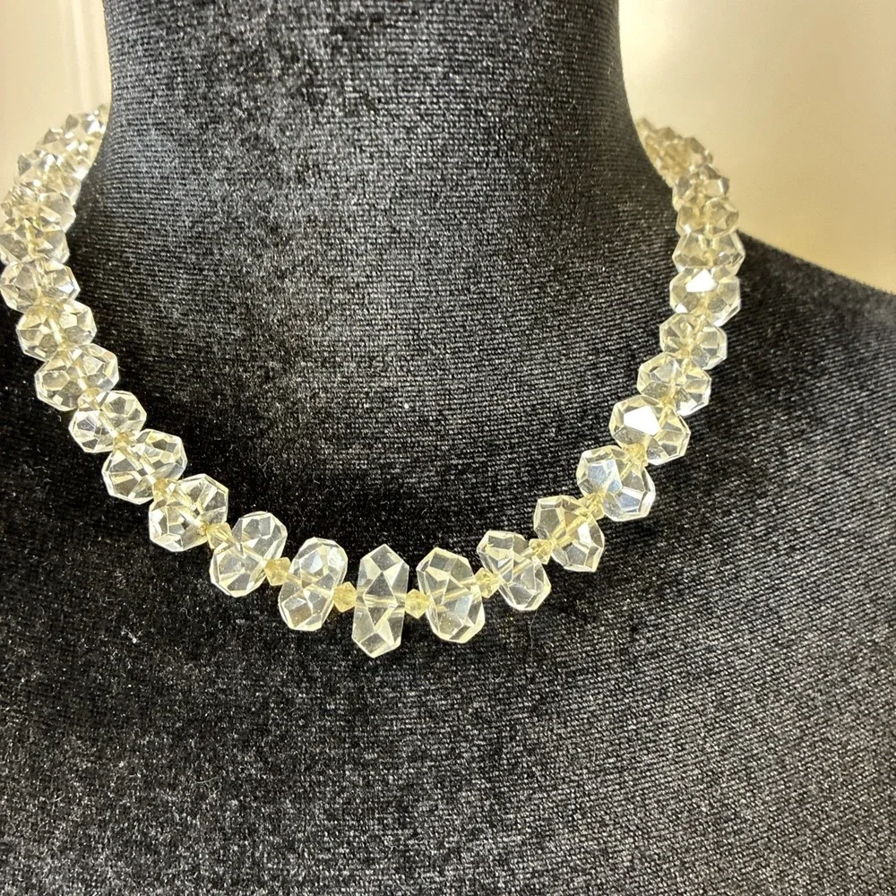 Vintage Faceted Clear Glass Bead Necklace Graduated Barrel Clasp 17 Inch Womens